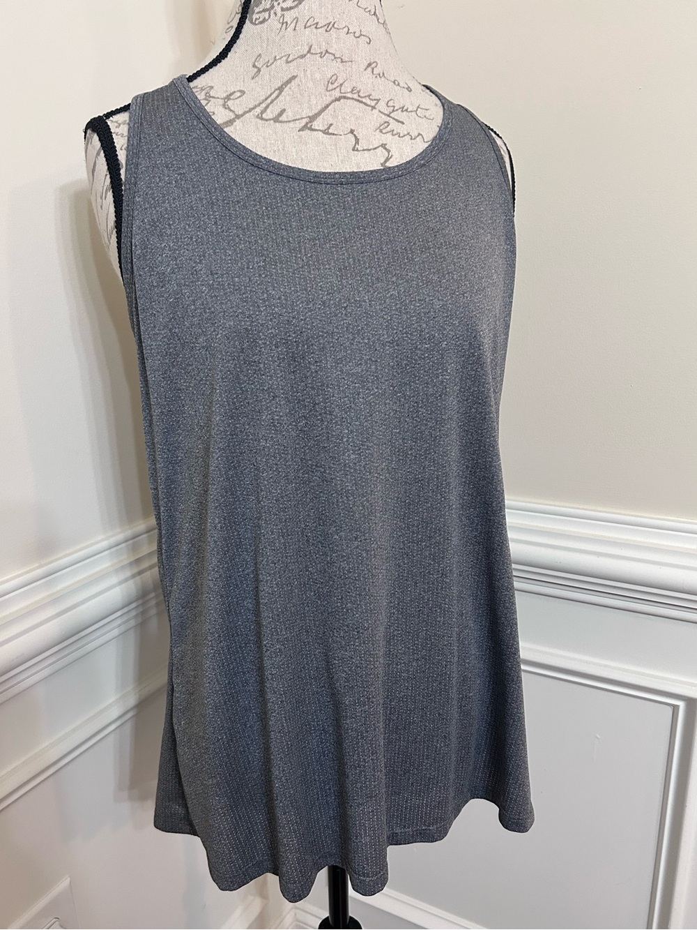 Old Navy Gray Ribbed Back-Flattering‎ Swing Tank Top